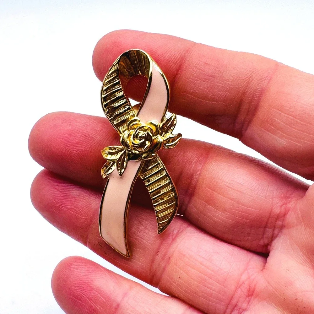 Avon Pink Ribbon Brooch Gold Tone‎ Rose Floral Enamel Breast Cancer Awareness